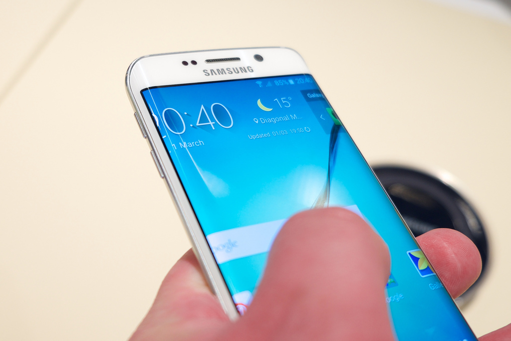 Alert! Your Samsung Device Might Send Your Private Photos to Random