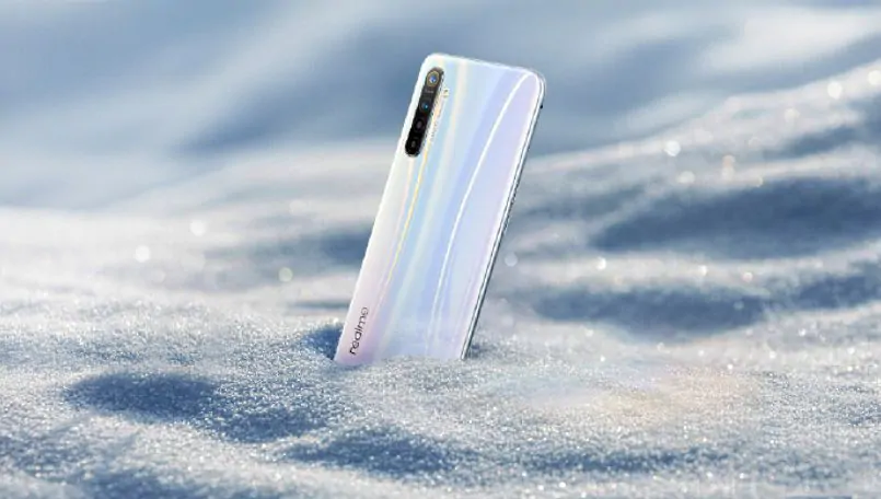 Realme Xt 64mp Camera White Back Teaser Weibo